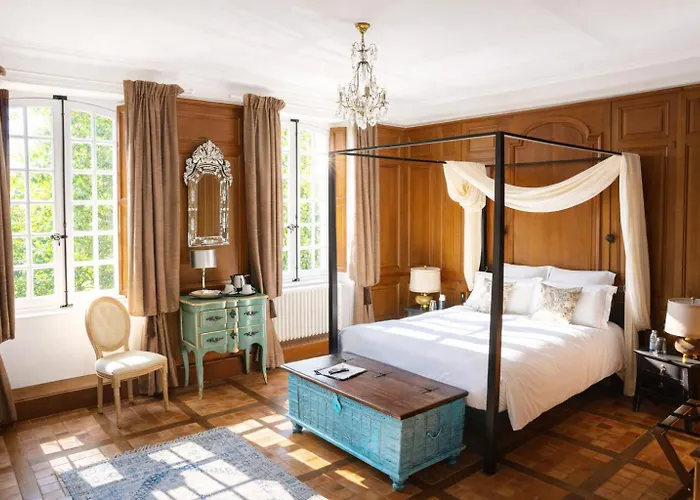 LA MEFFRAIS 1741 - Manoir d'hôtes avec Parking Privé - 3 minutes de Dinan